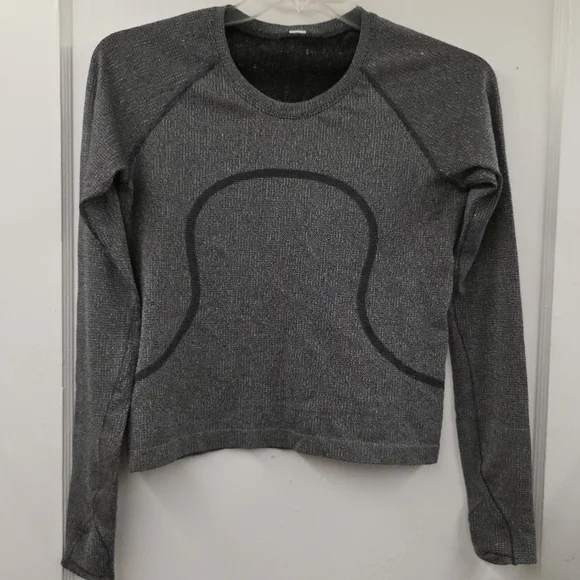 Lululemon Swiftly Tech Long-Sleeve 2.0 Waist Length Sparkle Size 8 Like New - Picture 1 of 7